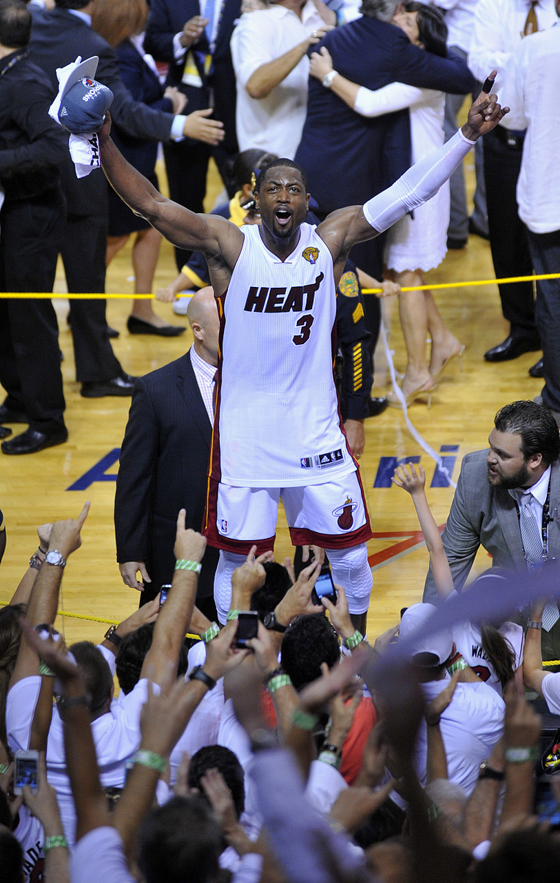 广州队碾压快船，詹姆斯扛起全队