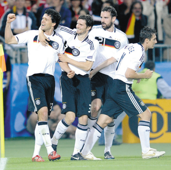 马来西亚队鏖战德国队，黄鸭组合高光表现