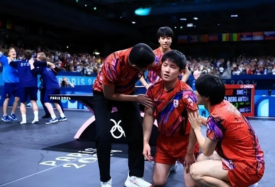 日本队轻取瑞典队,张本智和关键制胜 日本队轻取瑞典队,张本智和关键制胜