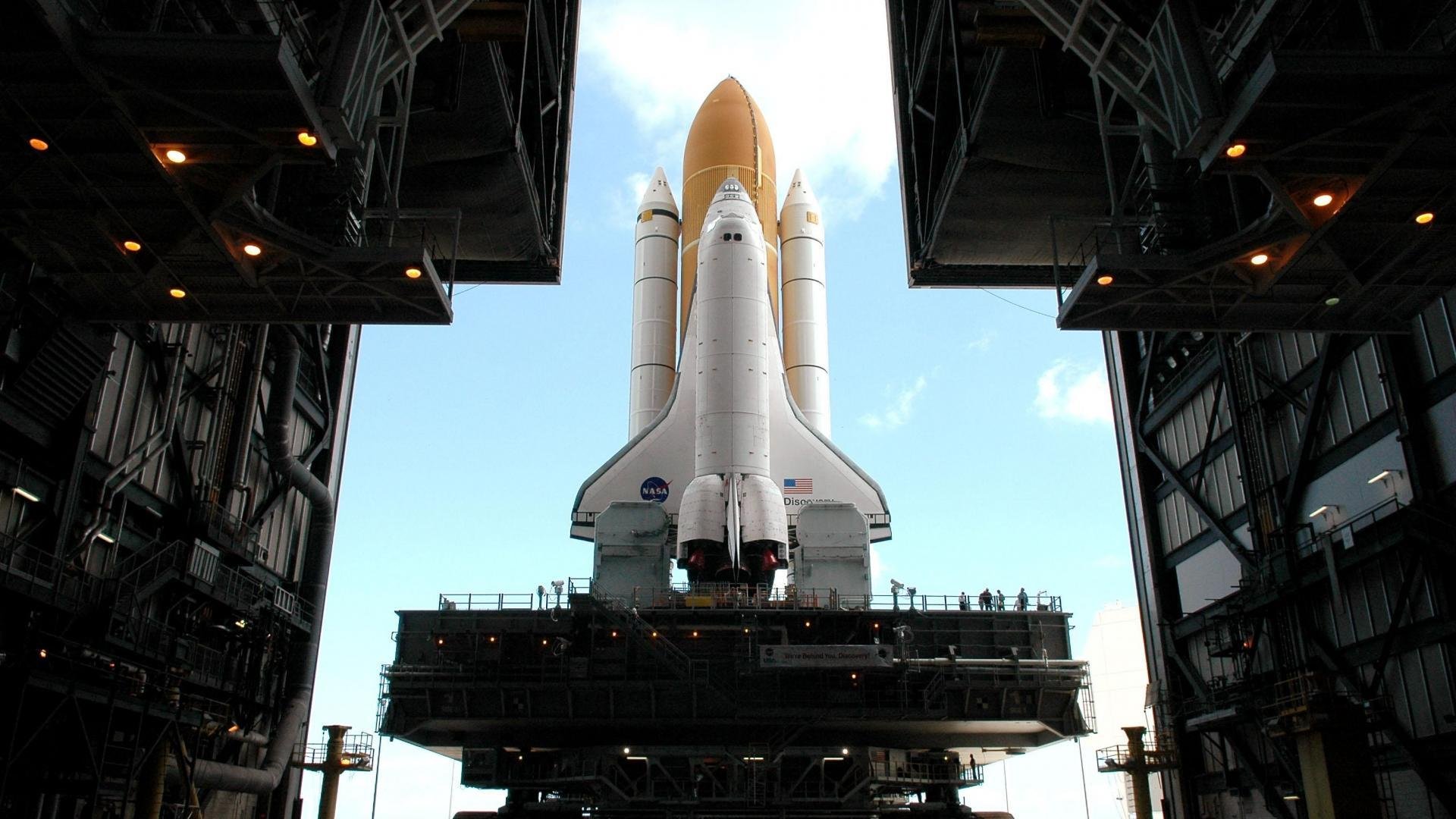 巅峰对决,法兰西烈焰与英伦豪雨中的红色险胜