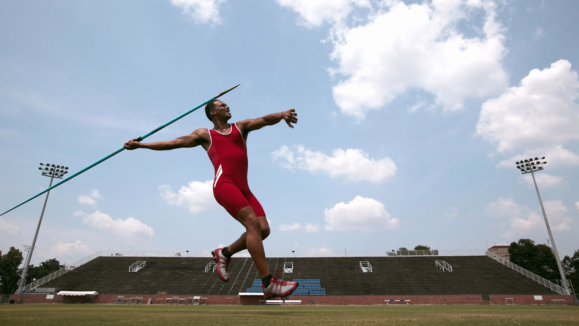 从边缘到巅峰,体育中唯一性的双重奏鸣