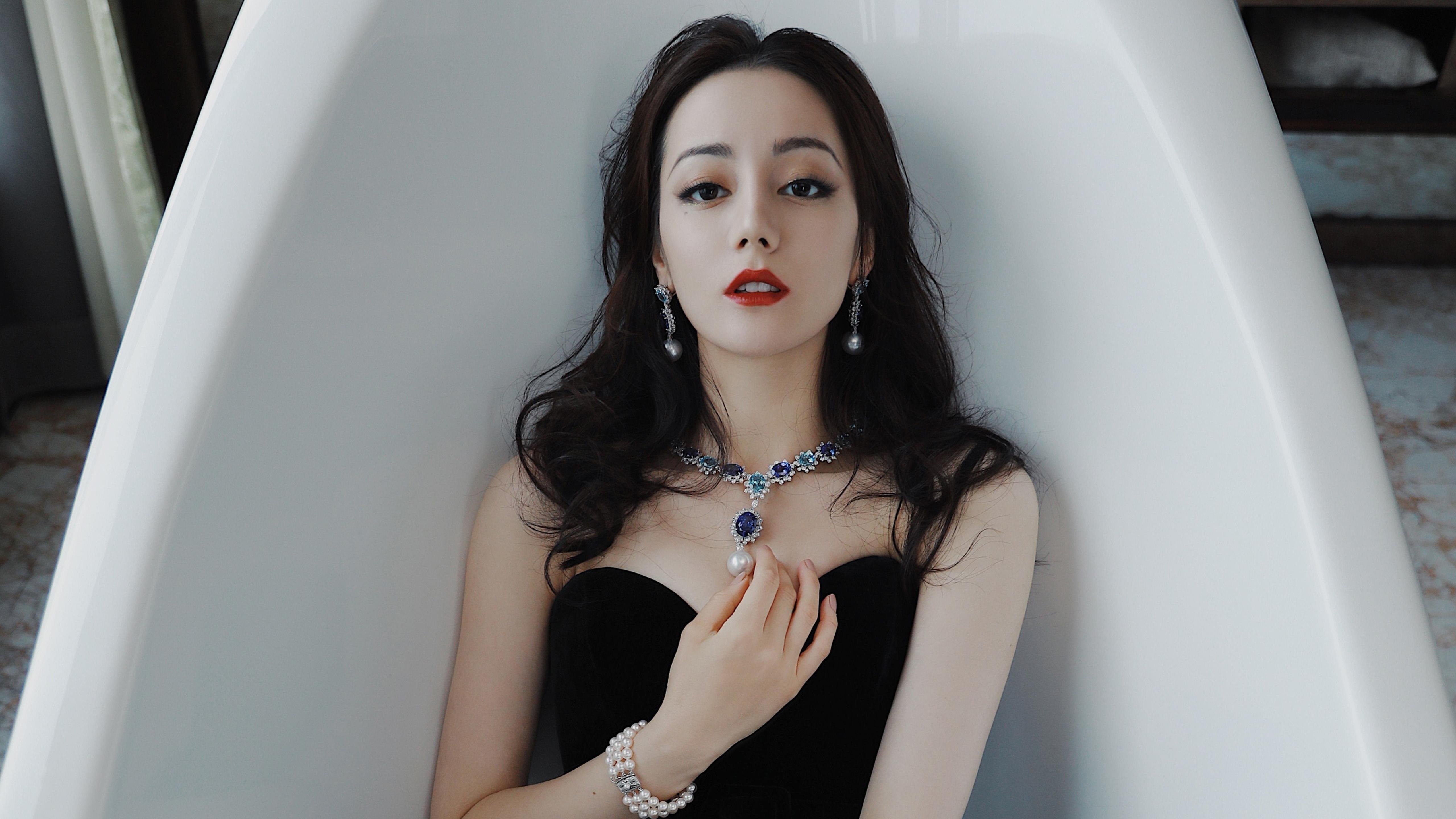 爱游戏下载-绝境铸就的英雄，若日尼奥点射绝杀助奥地利生死战力克智利