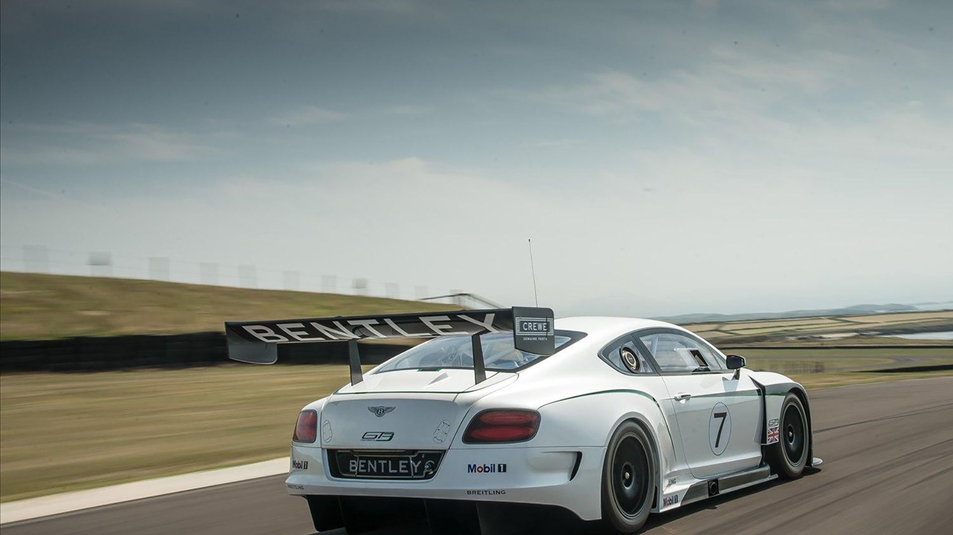 双线战场,F1赛道与NBA球场的掌控叙事